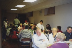 danielbooneleoclub-helpingthe-amitytwplionsclub-1998-annuallionsclubbeefsupper048