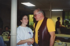 danielbooneleoclub-helpingthe-amitytwplionsclub-1998-annuallionsclubbeefsupper052