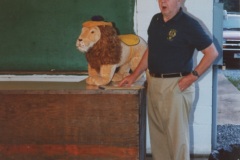 lion-george-getting-ready-to-induct-the-2000-2001-board-of-directors128